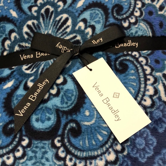 NWT! Vera Bradley throw blanket! - Picture 2 of 8